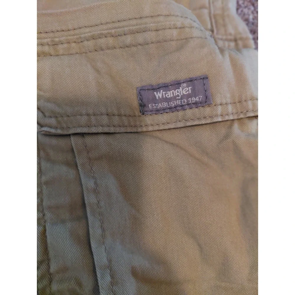Wrangler Mens Relaxed Fit Cargo Shorts Tan Khaki Size 38 Stretch